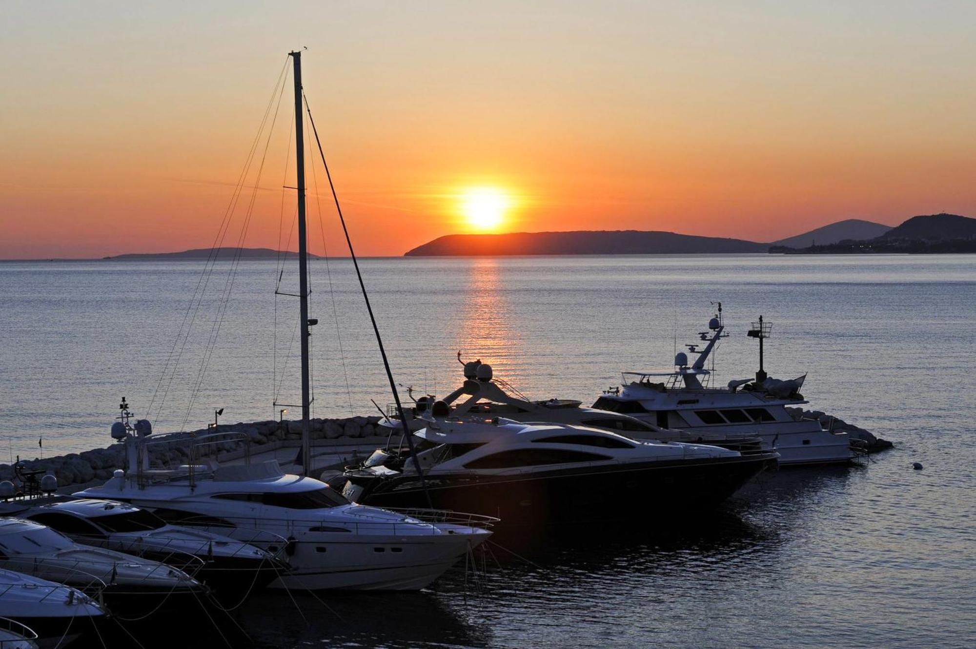 Premium Apartments - Lavica Beach Podstrana Bagian luar foto
