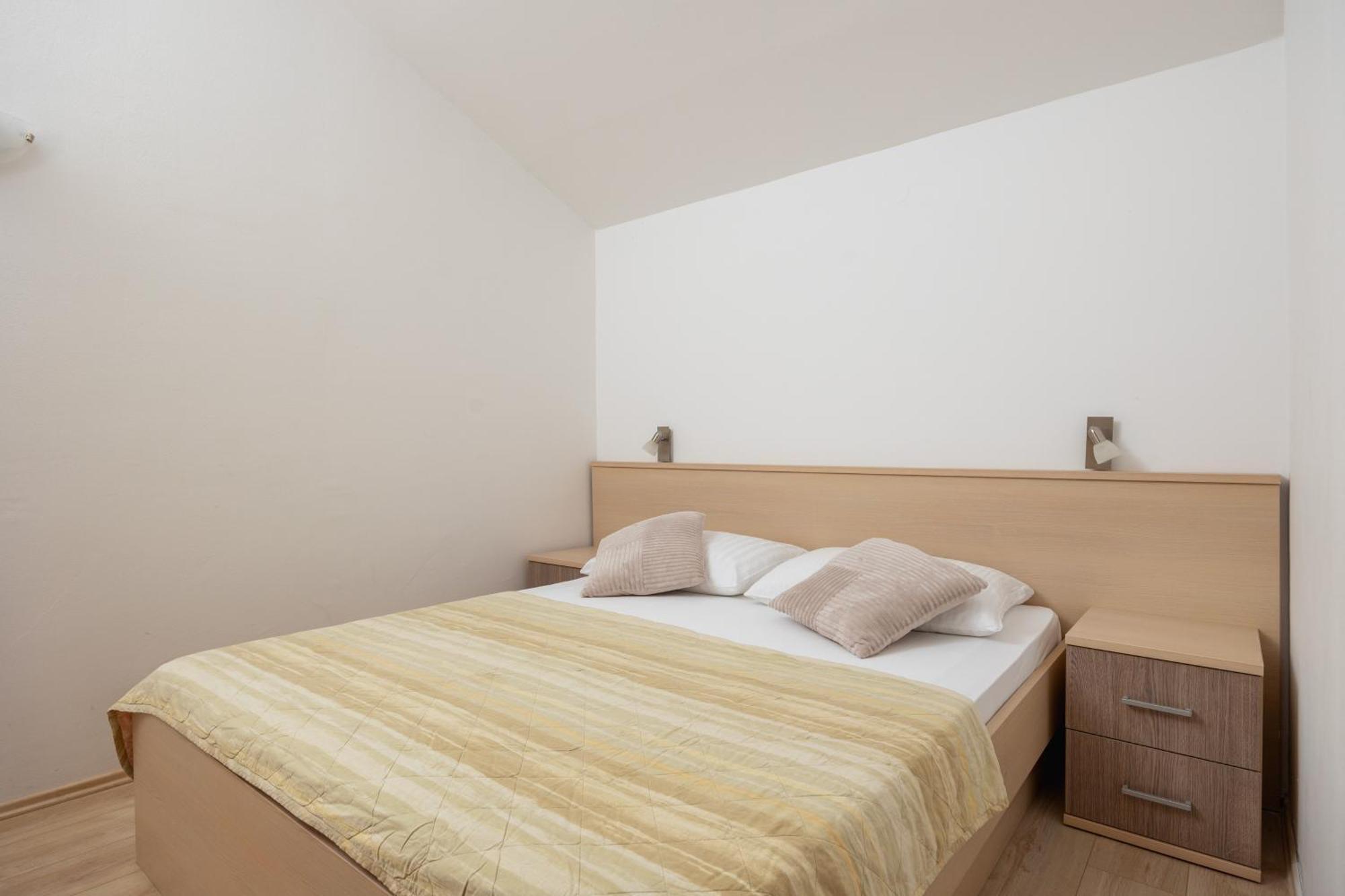 Premium Apartments - Lavica Beach Podstrana Bagian luar foto