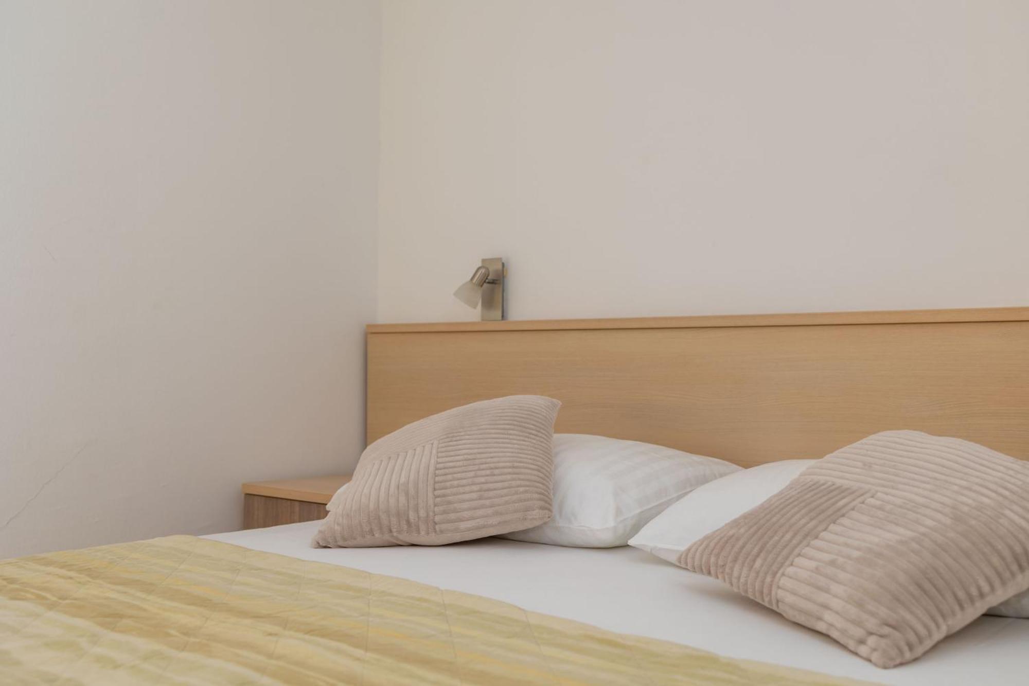 Premium Apartments - Lavica Beach Podstrana Bagian luar foto