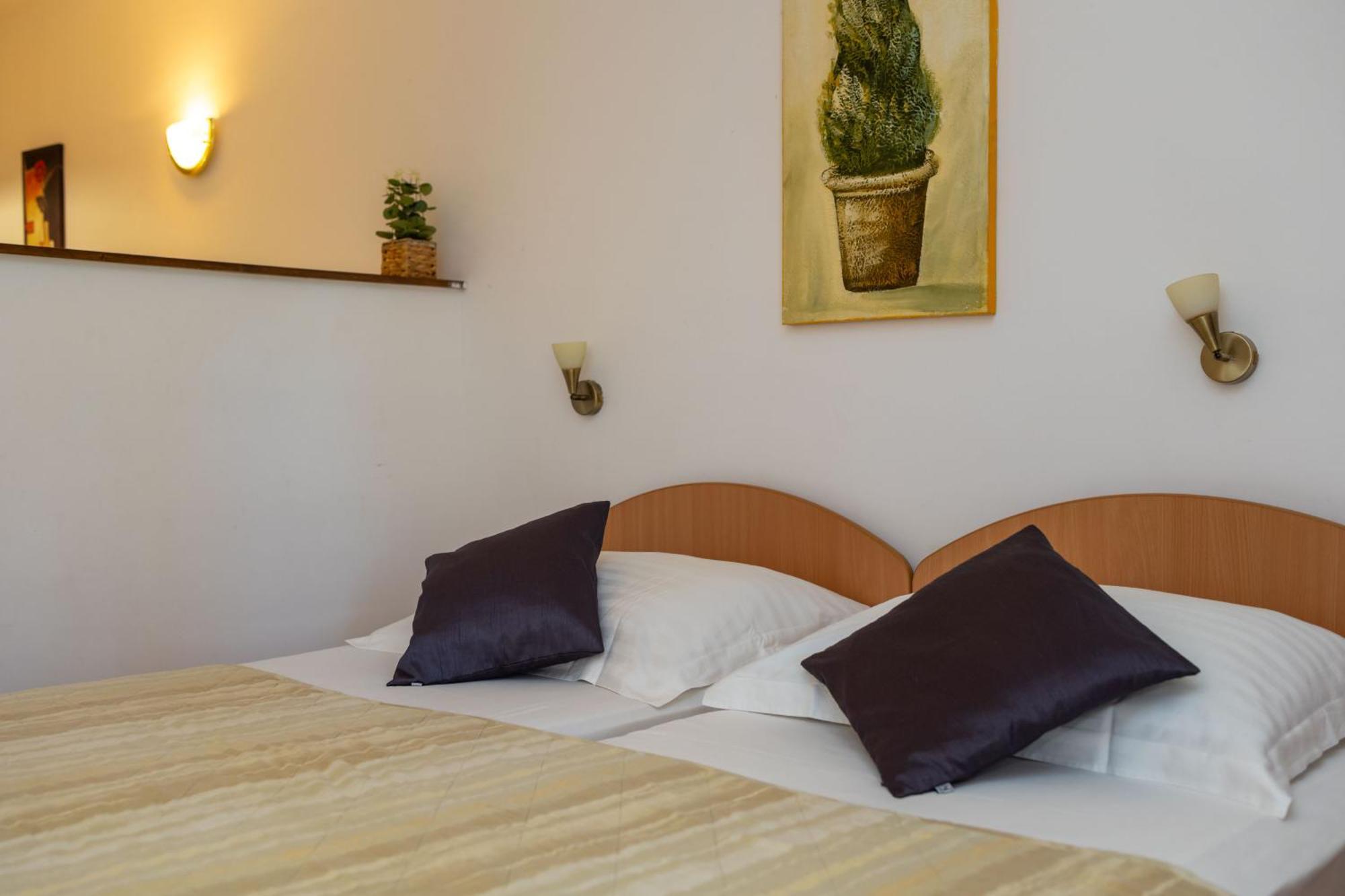 Premium Apartments - Lavica Beach Podstrana Bagian luar foto