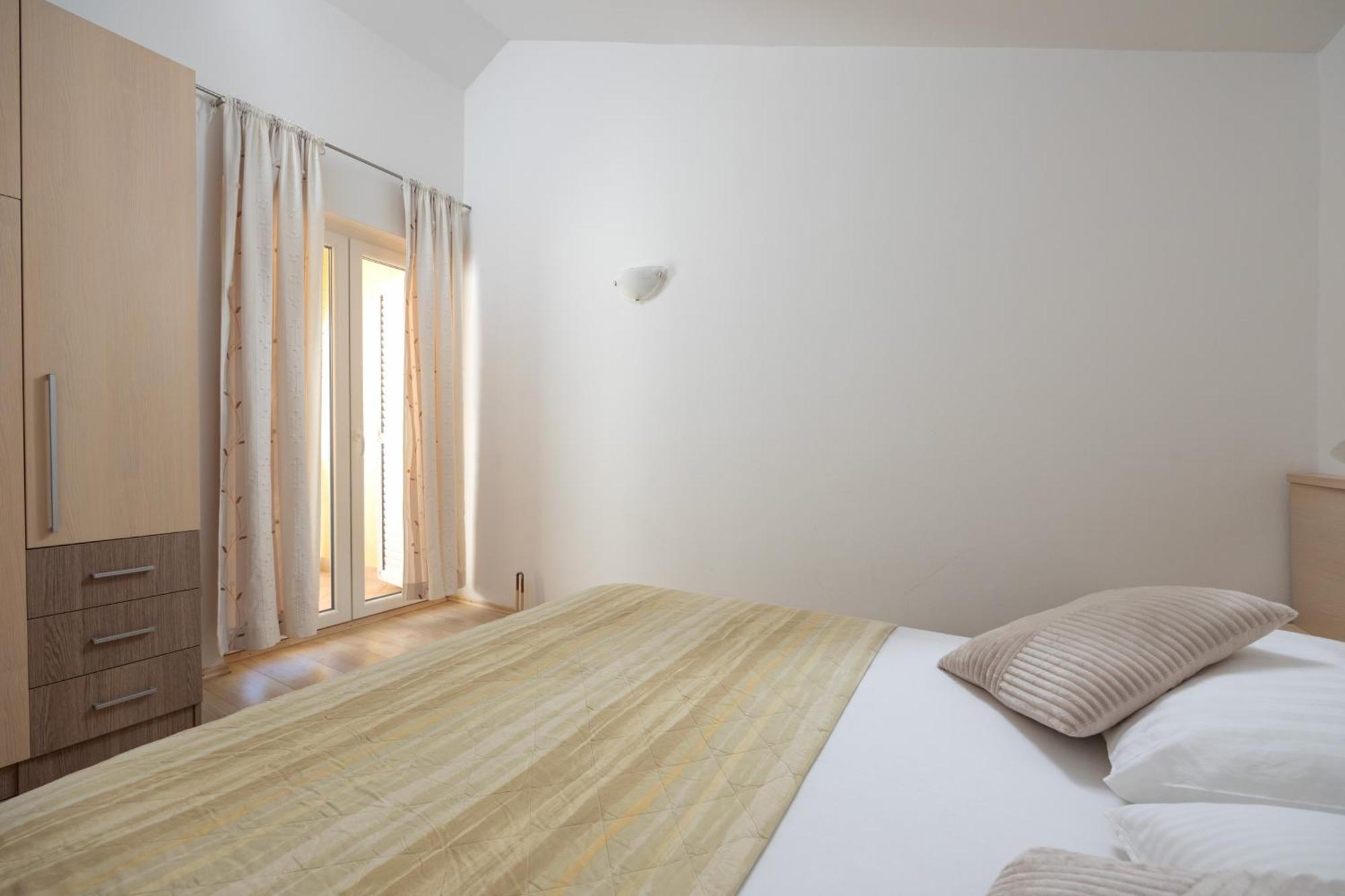 Premium Apartments - Lavica Beach Podstrana Bagian luar foto