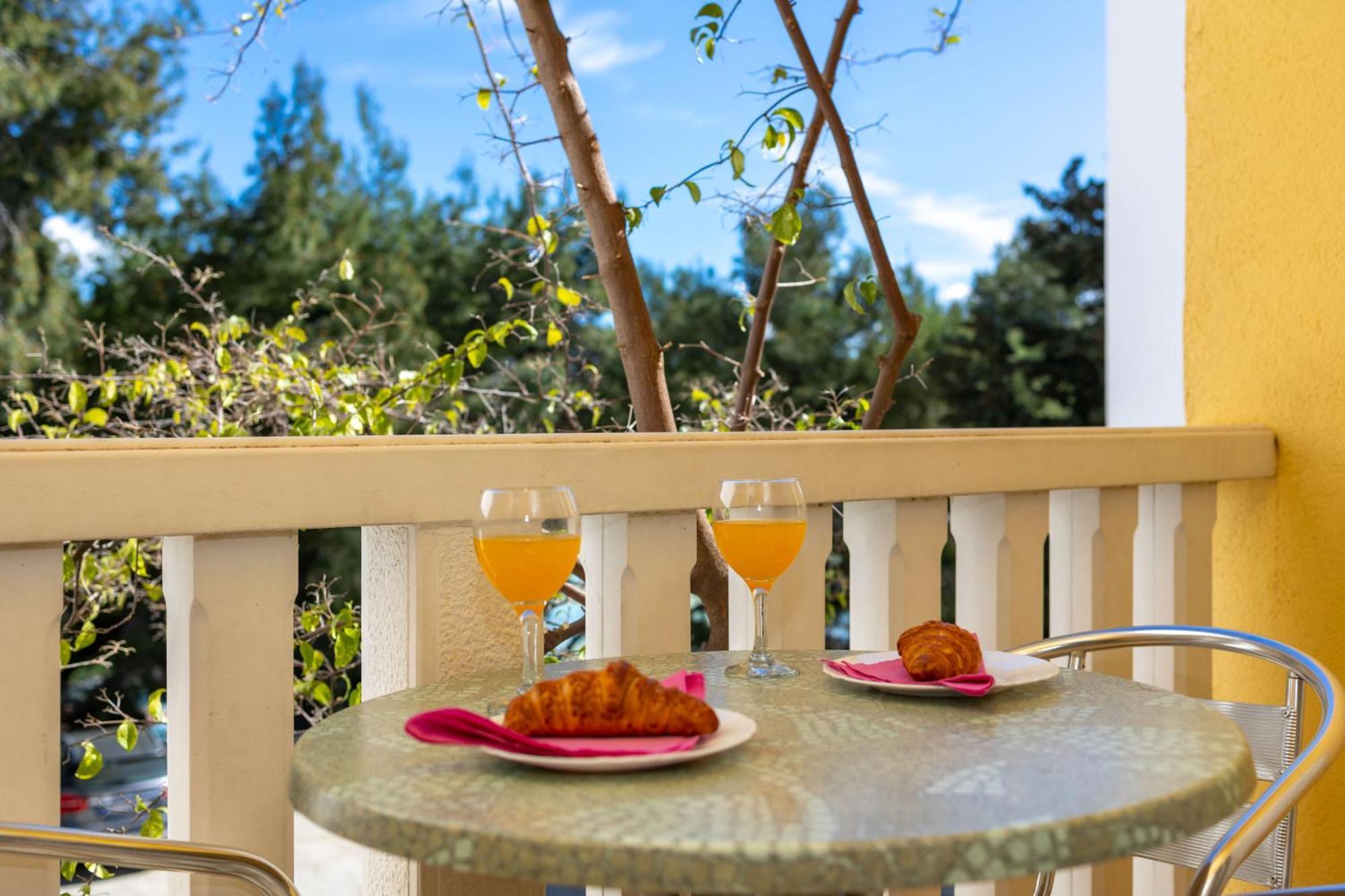 Premium Apartments - Lavica Beach Podstrana Bagian luar foto