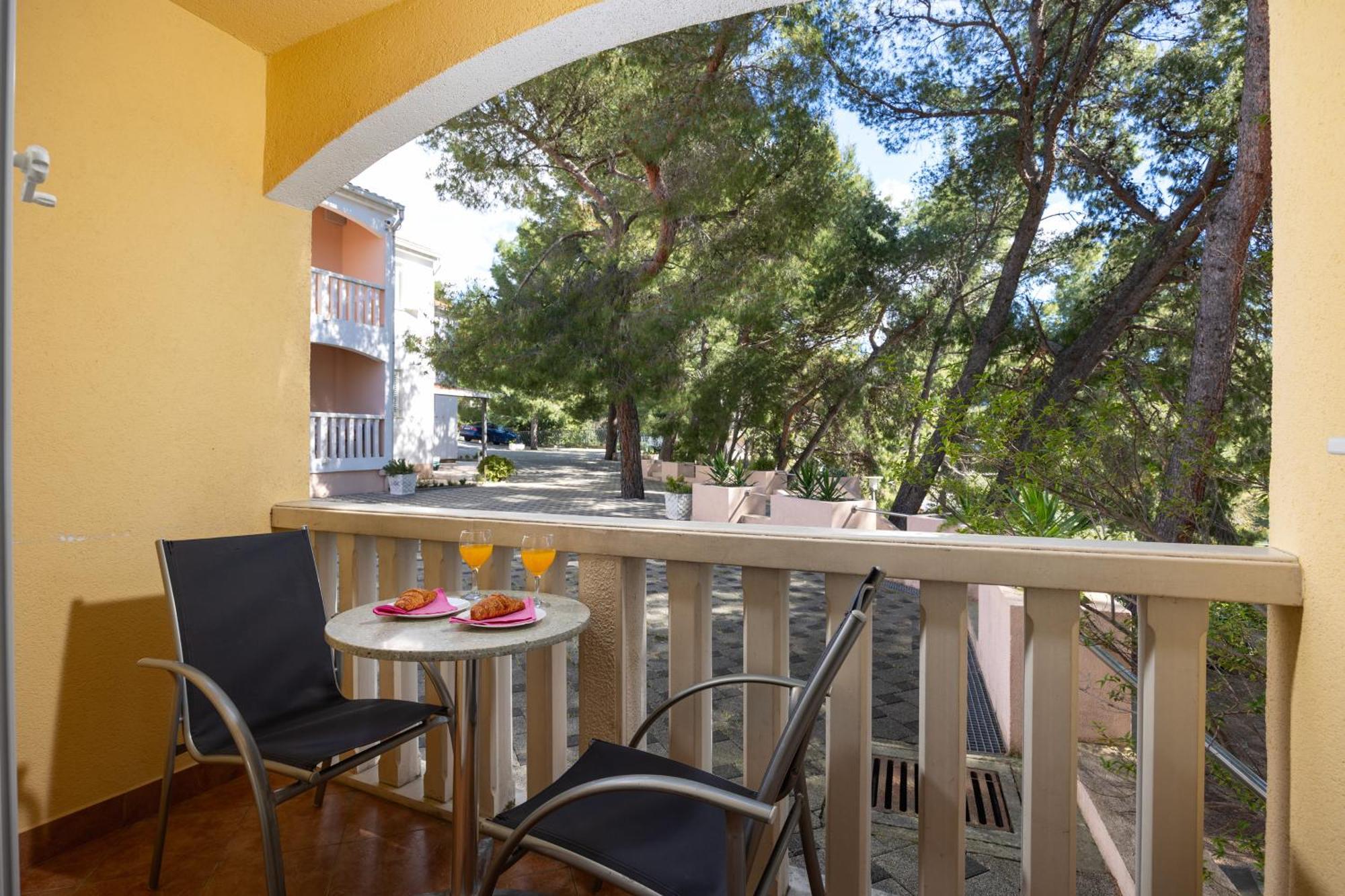 Premium Apartments - Lavica Beach Podstrana Bagian luar foto
