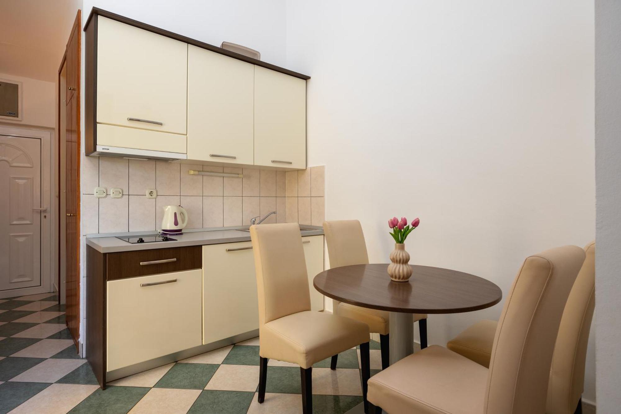 Premium Apartments - Lavica Beach Podstrana Ruang foto
